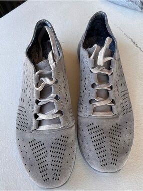 Under Armour Women's Street Precision Low Lux sneakers Size 7.5